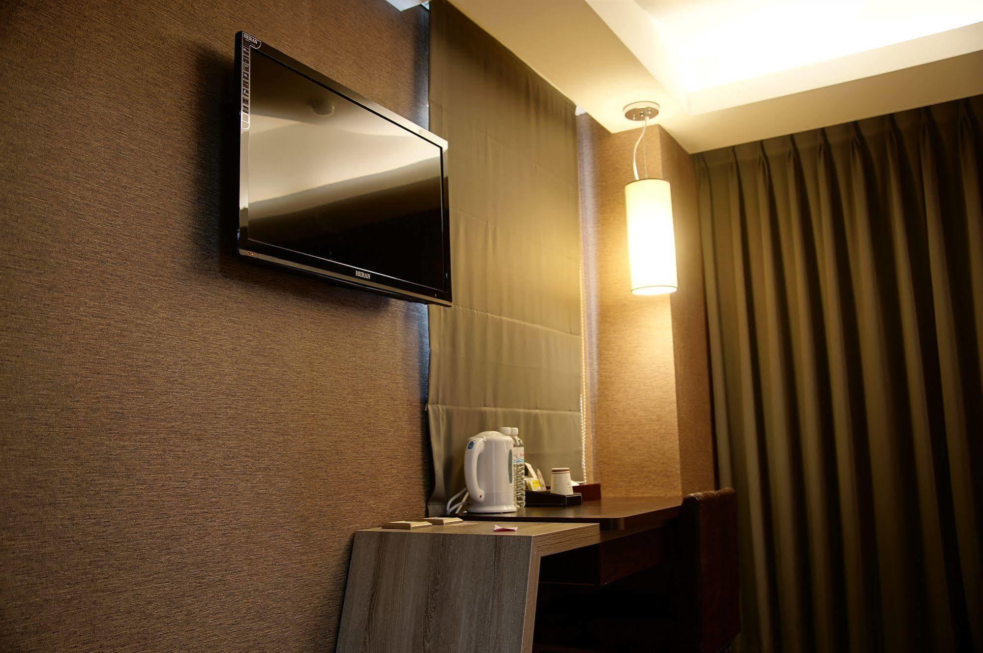 Talmud Business Hotel - Zhongshan Taichung Buitenkant foto