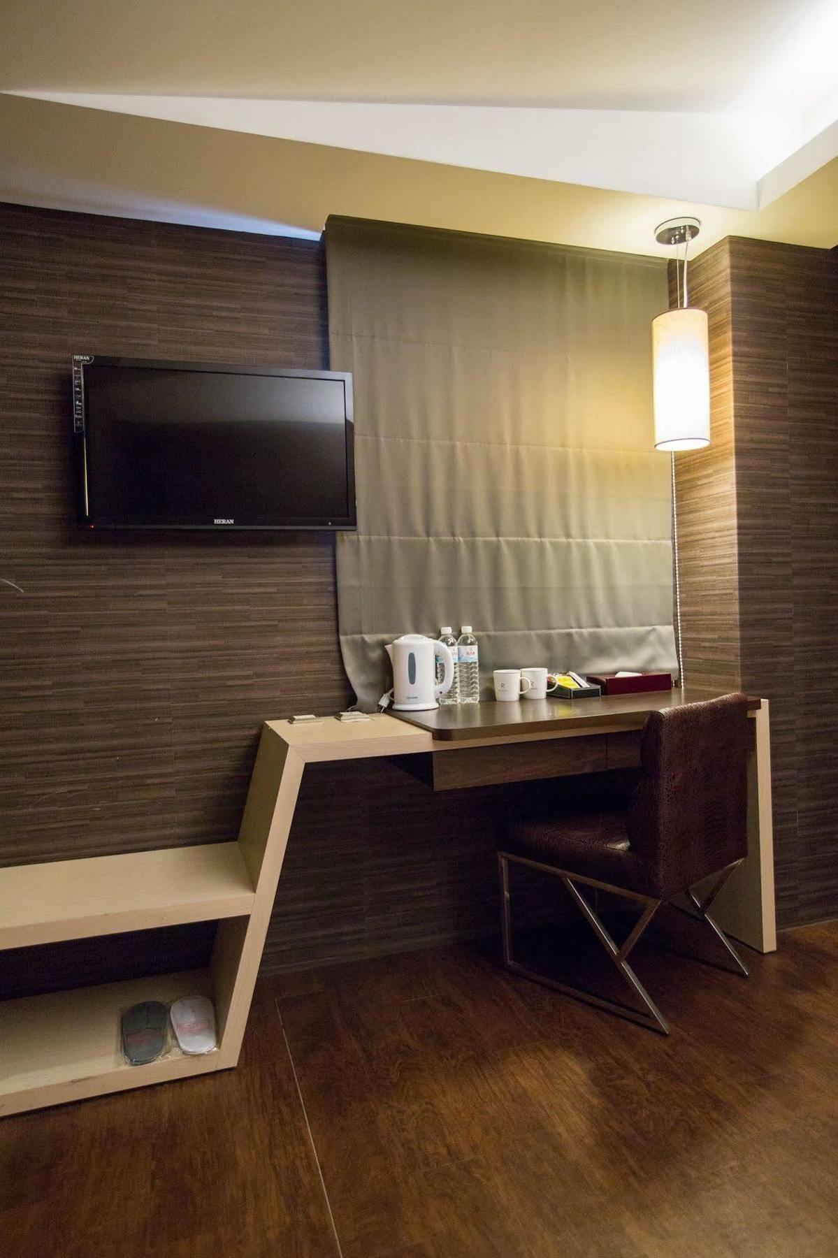 Talmud Business Hotel - Zhongshan Taichung Buitenkant foto