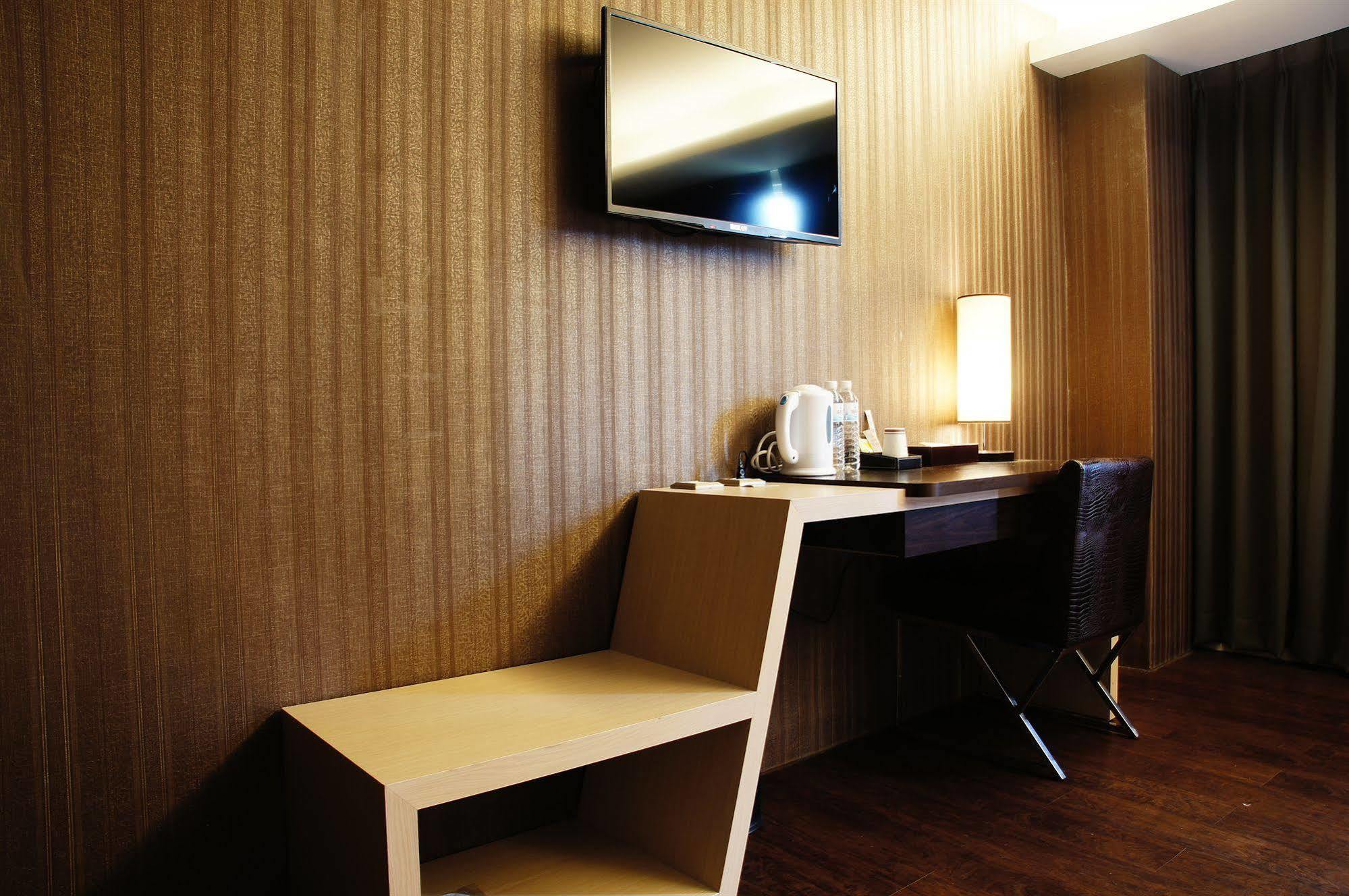 Talmud Business Hotel - Zhongshan Taichung Buitenkant foto