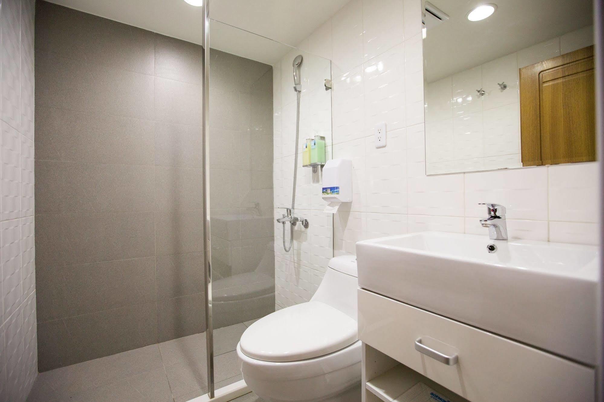 Talmud Business Hotel - Zhongshan Taichung Buitenkant foto