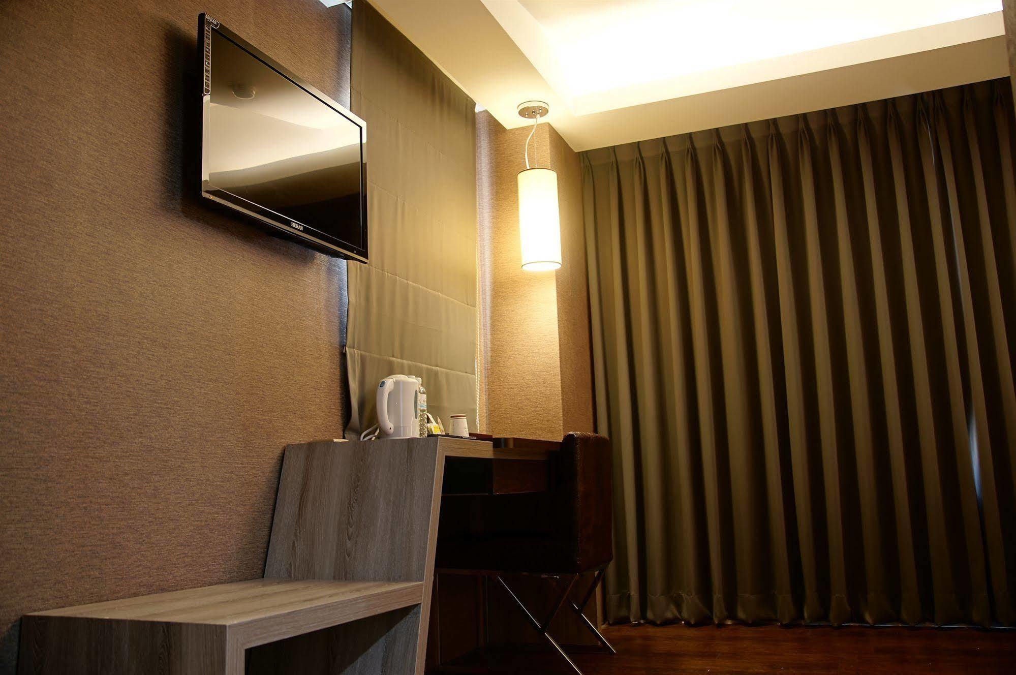 Talmud Business Hotel - Zhongshan Taichung Buitenkant foto