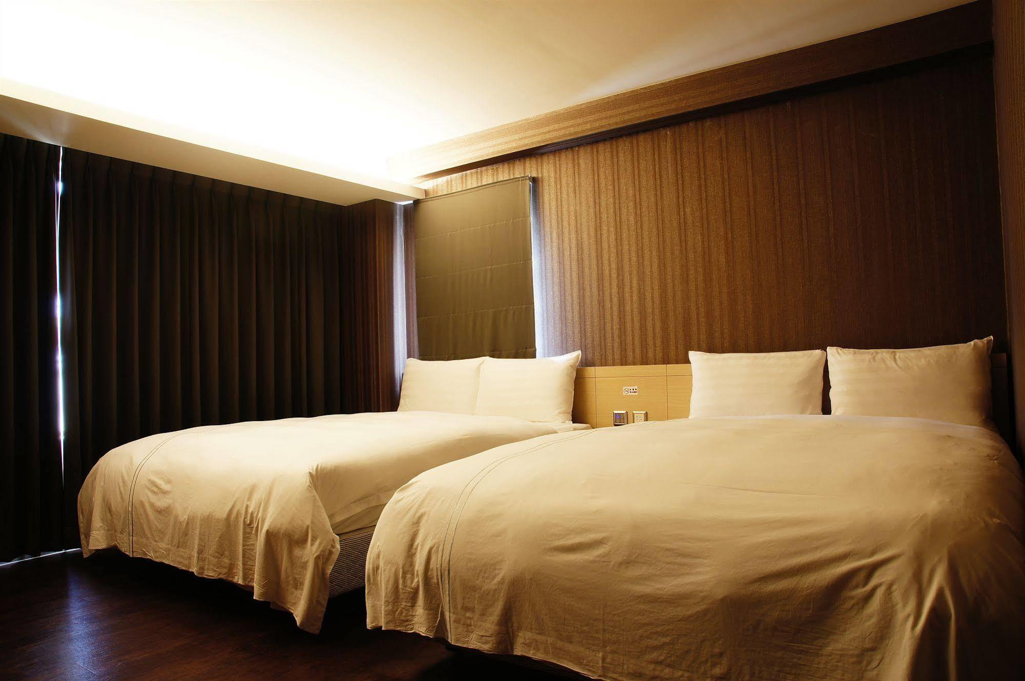 Talmud Business Hotel - Zhongshan Taichung Buitenkant foto
